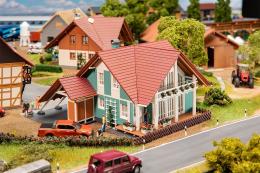 Wohnhaus mit Carport - Monatsmodell März